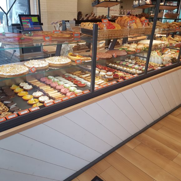 Vitrine patisserie sur mesure, dimensions, matériaux, finitions